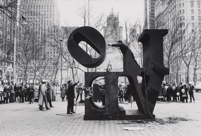 Installation of Indiana&amp;#39;s LOVE, 1966, at Fifth Avenue and Sixtieth Street, New York, November 1971. Photo: Eliot Elisofon. Eliot Elisofon Papers and Photography Collection, 1930-1988, undated [bulk 1942-1973]. The University of Texas at Austin, Harry Ransom Center