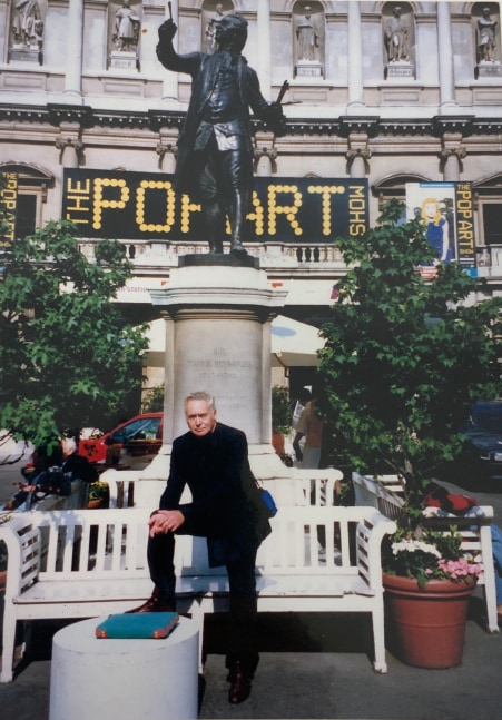 Indiana in front of the Royal Academy, London, during The Pop Art Show, 1991. Photo: Courtesy Star of Hope Foundation, Vinalhaven, Maine