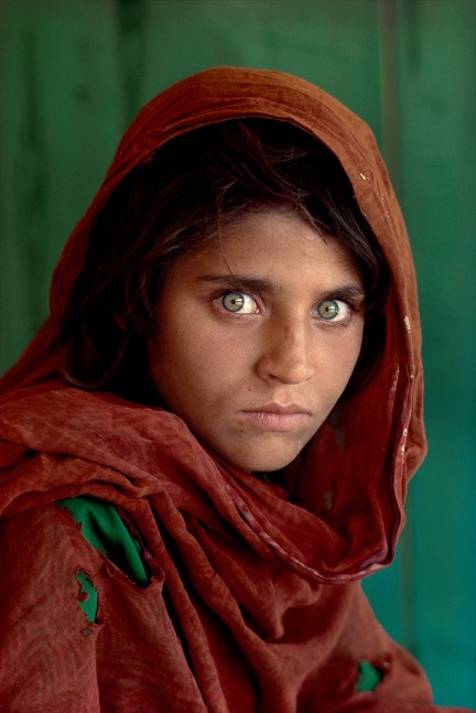 Steve McCurry  Afghan Girl, Peshwar, Pakistan