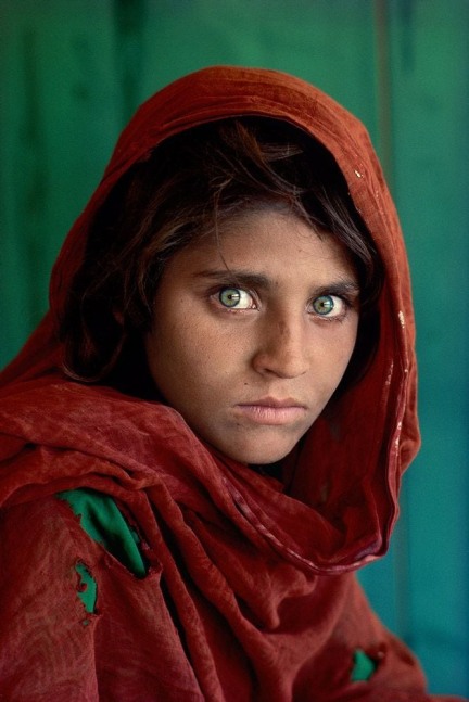 Steve McCurry  Afghan Girl, Peshwar, Pakistan