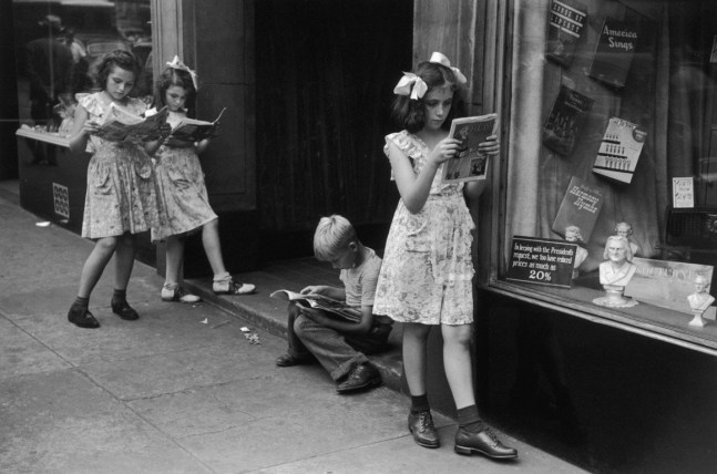 Ruth Orkin, Comic Book Readers, 1947