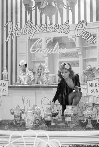 Terry O'Neill, Raquel Welch in a Candy Shop, 1970