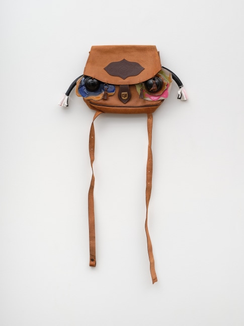 JON PYLYPCHUK

Shakes Albright, 2025

Leather purse, resin

27 x 17 x 3 in
68.6 x 43.2 x 7.6 cm

&amp;nbsp;

$5,000