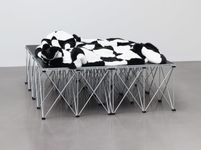 Heimo Zobernig

Untitled

2017

Mobile stage and faux fur blanket

Faux fur blanket: 96 x 96 inches; 243.8 x 243.8 cm

Mobile table: 72 x 72 inches; 182.9 x 182.9 cm