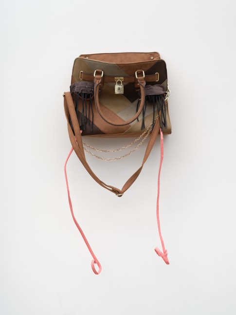JON PYLYPCHUK

Lily Barnes, 2025

Leather purse, resin, wire, fabric

29 x 14 x 6 in
73.7 x 35.6 x 15.2 cm

&amp;nbsp;

$5,000