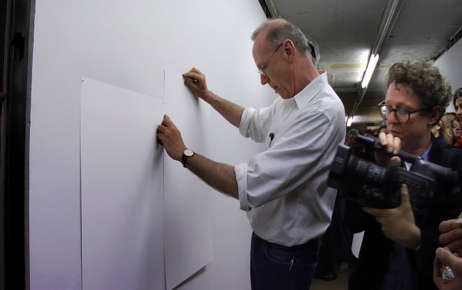 Anthony McCall in Jeff Preiss and Anthony McCall: Beckoning Cats and Five Minute Drawing