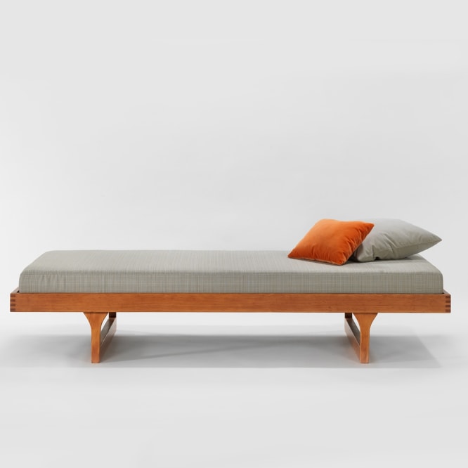 daybed in an empty room