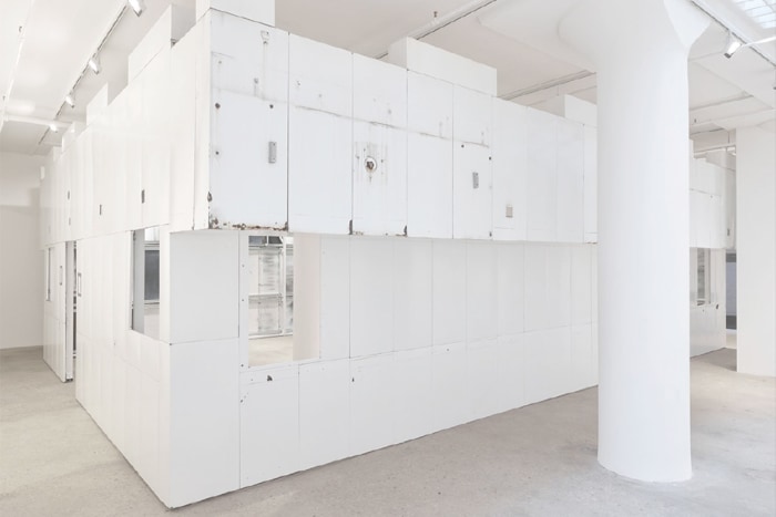 GEDI SIBONY, 'THE KING AND THE CORPSE,' 2018. PORTABLE PORCELAIN-STEEL FA&Ccedil;ADE, STEEL, BOLTS, SCREWS, WOOD, C-CLAMPS. IMAGE COURTESTY OF THE ARTIST AND GREEN NAFTALI.