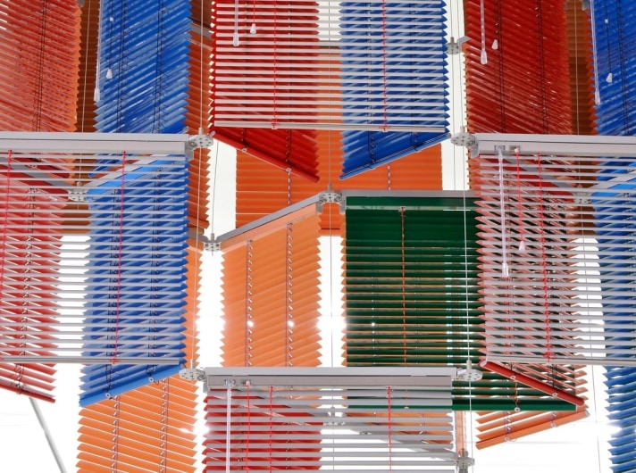 haegue_yang_blind_curtain_flash_behind_tricolore_2013