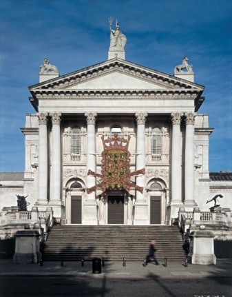 Hew Locke King Creole, 2004