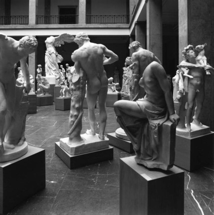 Louise Lawler photograph "She Wasn’t Always a Statue (B)"