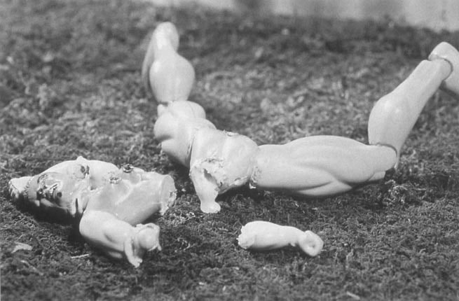 Untitled, 1999. Black & white photograph, (image) 25 1/2 x 38 1/2 inches; (frame) 33 1/2 x 46 1/2 inches. Edition of 10. MP 342