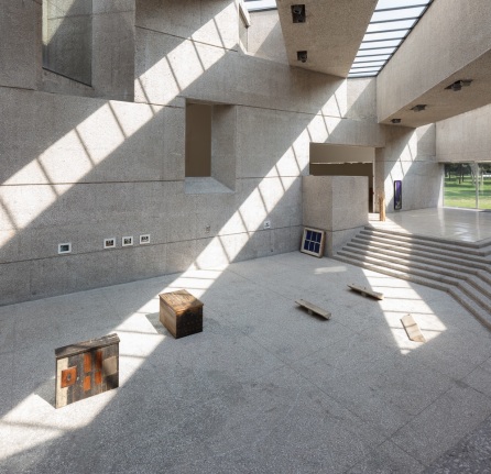 Una Casa Más Pequeña, Museo Tamayo, México City, Mexico. 