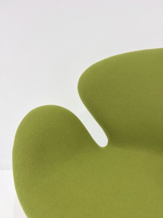 Swan Chair by Arne Jacobsen, up close