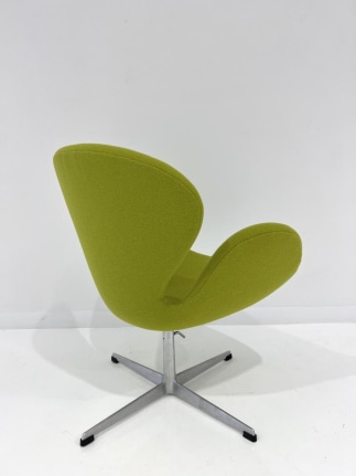 Swan Chair by Arne Jacobsen, back