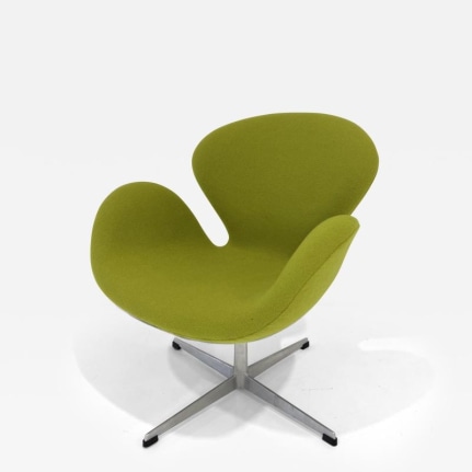 Swan Chair by Arne Jacobsen
