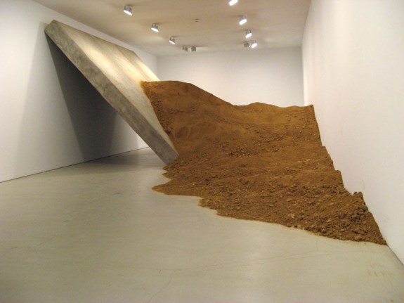 Installation of&nbsp;Collapsed&nbsp;, March 19&nbsp;&ndash; July 24, 2009&nbsp;