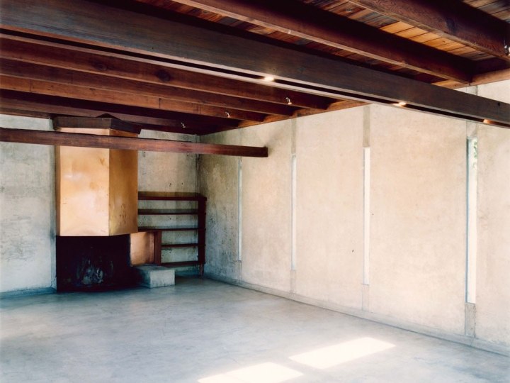 Candida Höfer in SCHINDLER HOUSE LOS ANGELES. SPACE AS A MEDIUM OF ART