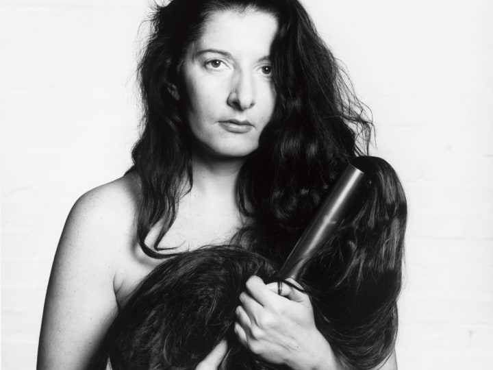 Marina Abramović in Artist complex: Photographic portraits from Baselitz to Warhol. Collection Platen