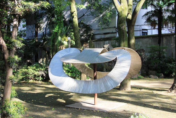 outdoor metal sculpture