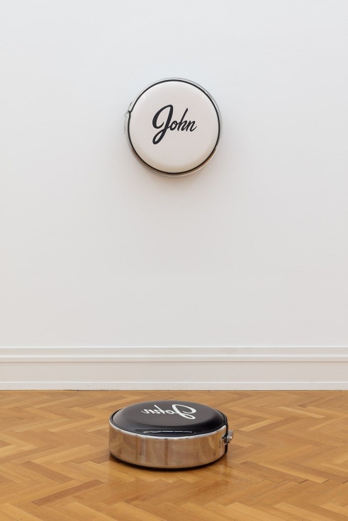 Installation image of Kunsthalle Bern Sie sagen wo Rauchen ist, ist auch Feuer featuring two works by John Dogg