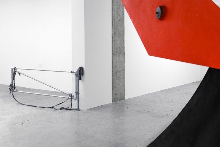 Installation view of Kinetics of Violence: Alexander Calder and Cady Noland, New York, Venus Over Manhattan, 2017