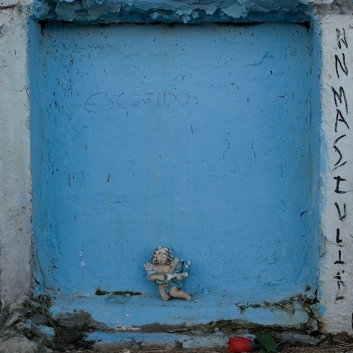 Juan Manuel Echavarría Réquiem NN, 2006-2013. Lenticular print. 20h x 20w in.