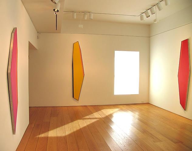 Installation view, Kenneth Noland: Shaped Paintings 1981-82, 2010