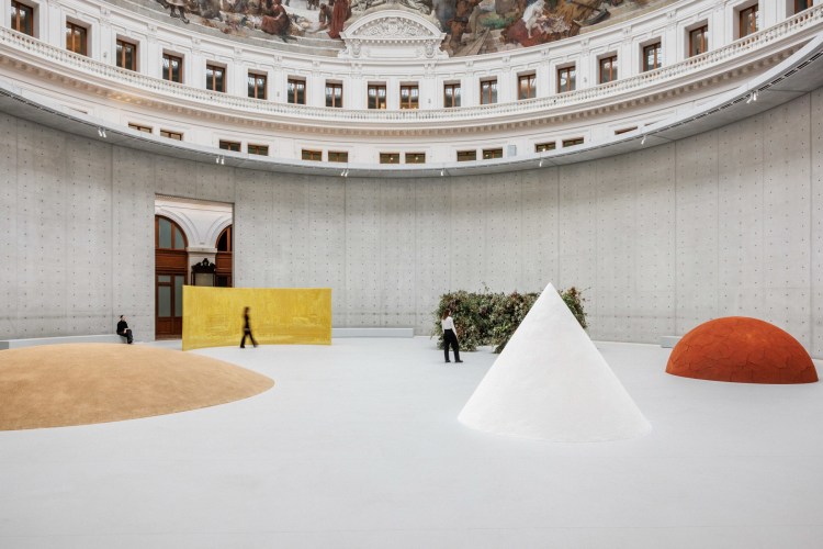Meg Webster, Jackie Winsor, Sol LeWitt & Hans Haacke in 'Minimal'