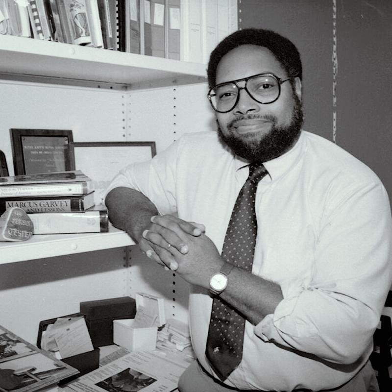 Lonnie Bunch returns to the Smithsonian in 1989 to serve as supervising curator in the Division of Community Life.