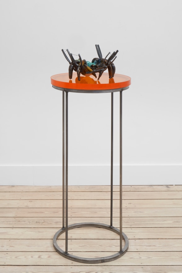 Orsola Zane This wittle piggy went to market, 2023 Glazed clay, glove, aluminium mesh, crab crackers, metal wire, spray paint 43 3/4 x 18 1/8 x 18 1/8 in (overall) 111 x 46 x 46 cm (overall) (OZA23.001)