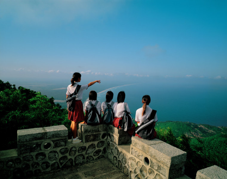 Weng Fen- Staring at the Sea