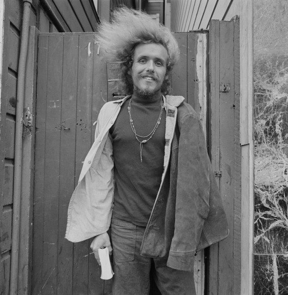 Elaine Mayes, Kenneth Williams