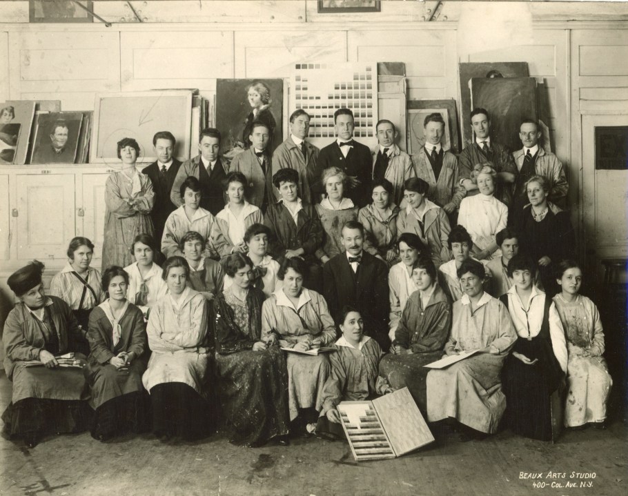 GEORGIA O'KEEFFE C. 1916 ART STUDENTS LEAGUE OF NEW YORK CLASS PHOTO