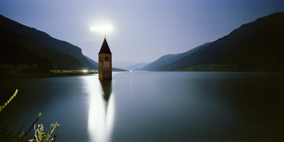 Olivo Barbieri,&nbsp;Curon, Bolzano, 1986 Archival pigment print 22 x 41.75 inches Edition of 7&nbsp;