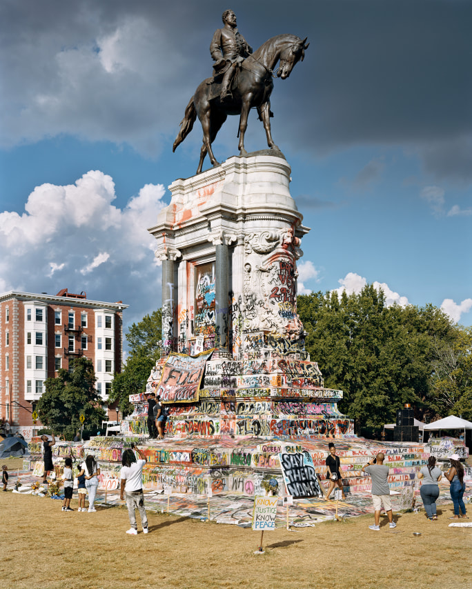 Mitch Epstein,&nbsp;Robert E. Lee Memorial, Marcus-David Peters Circle,&nbsp;Richmond, Virginia,&nbsp;2020. Chromogenic print, 58 x 45 inches.&nbsp;