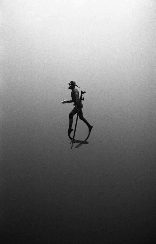 Kanoa Zimmerman, Diver 10, 2009. Gelatin silver print, 16 x 20 inches.