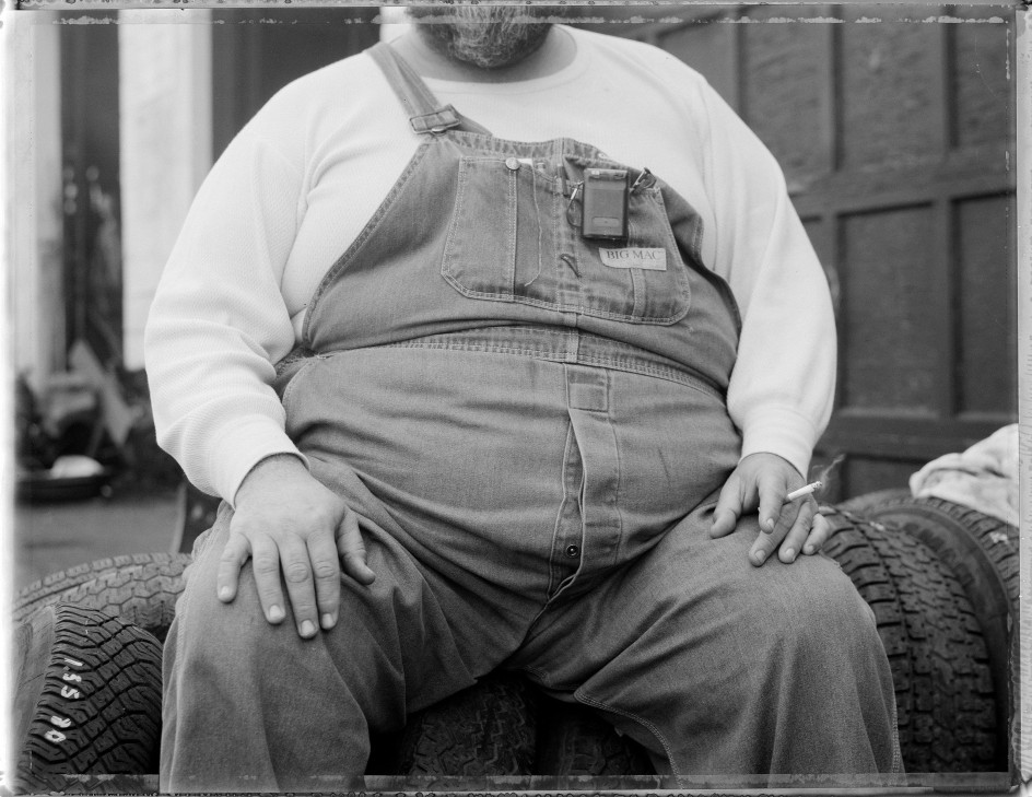 Lisa Kereszi,&nbsp;Joe Jr.&#039;s Belly, 1998, from the series&nbsp;Joe&#039;s Junkyard. Archival pigment print, 20 x 24 inches.