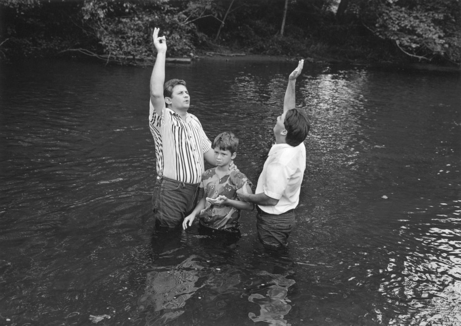 Mark Steinmetz, Cocke County, TN, 1991. Gelatin silver print, 20 x 24 inches.