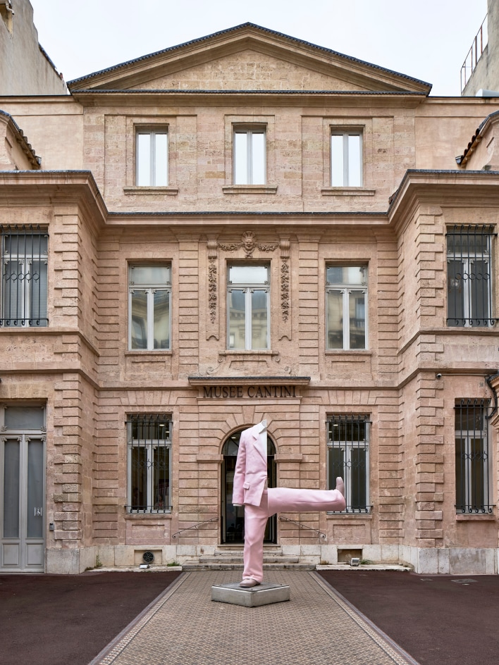 ERWIN WURM, Installation view