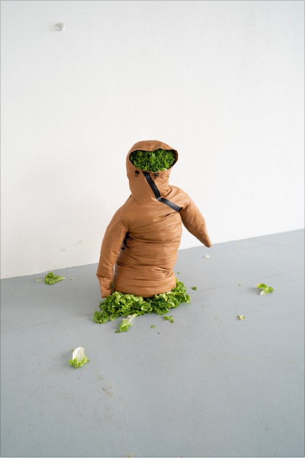 ERWIN WURM, One Minute Sculpture, 2020