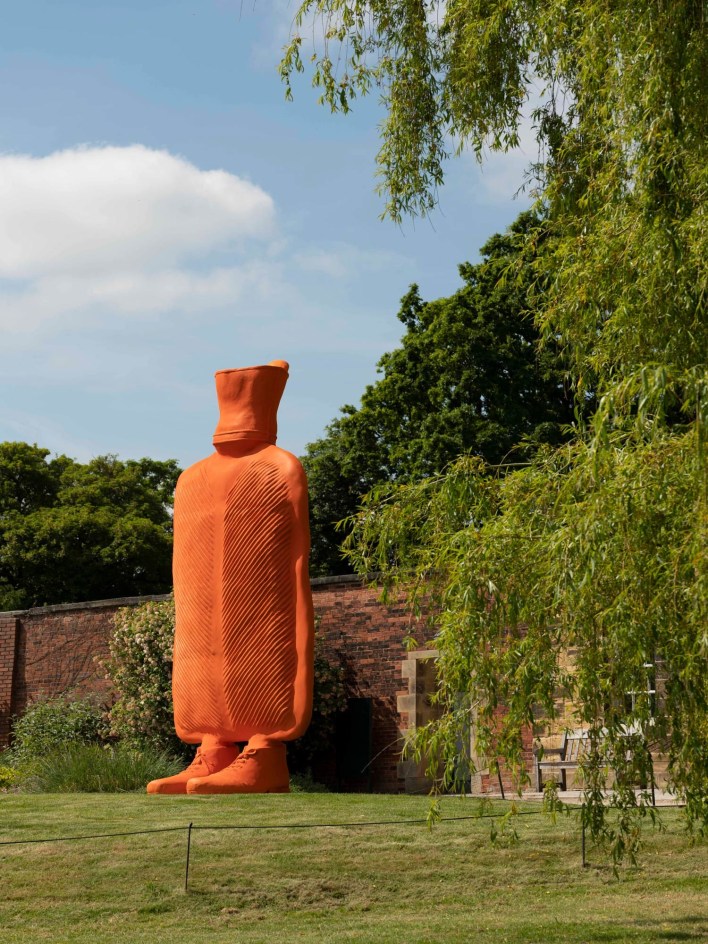 Erwin Wurm: Trap of the Truth, Installation view