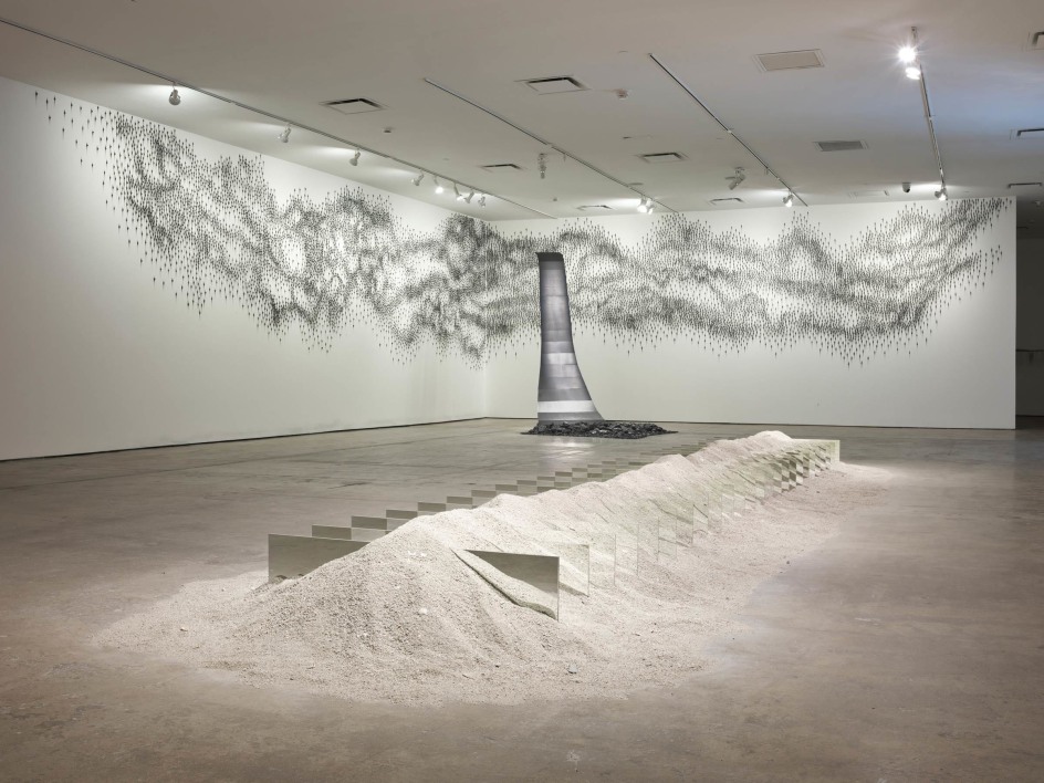 Teresita Fern&aacute;ndez / Robert Smithson, Installation view