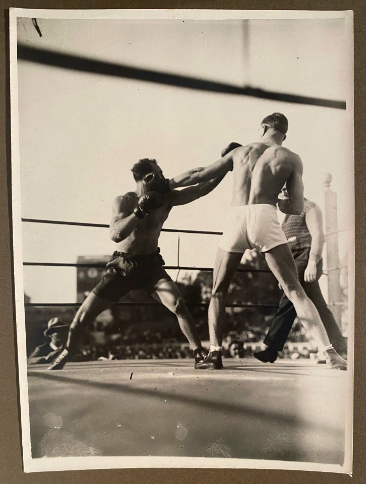 BOXING AUTOGRAPHED ALBUM ITALY MILAN BOXING CLUB, SOME CREDITED TO FARABOLA, 1920S