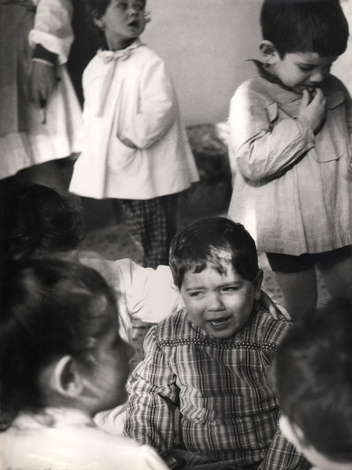 27. Renzo Tortelli, Piccolo Mondo, 1958&ndash;1959. A young boy crying amongst a group of children.