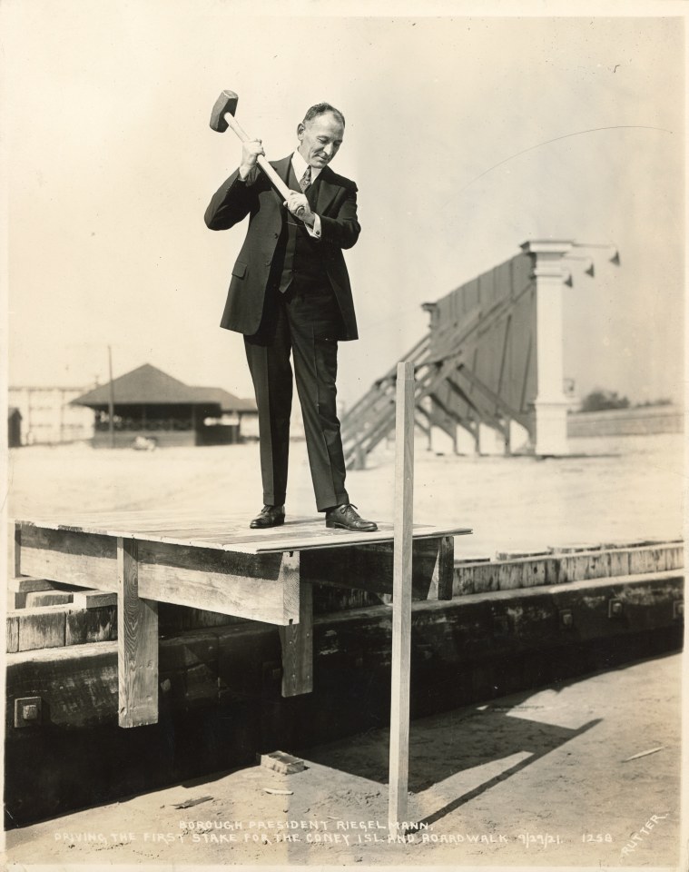 EDWARD RUTTER PHOTOS OF CONSTRUCTION OF CONEY ISLAND BOARDWALK 1921-1922