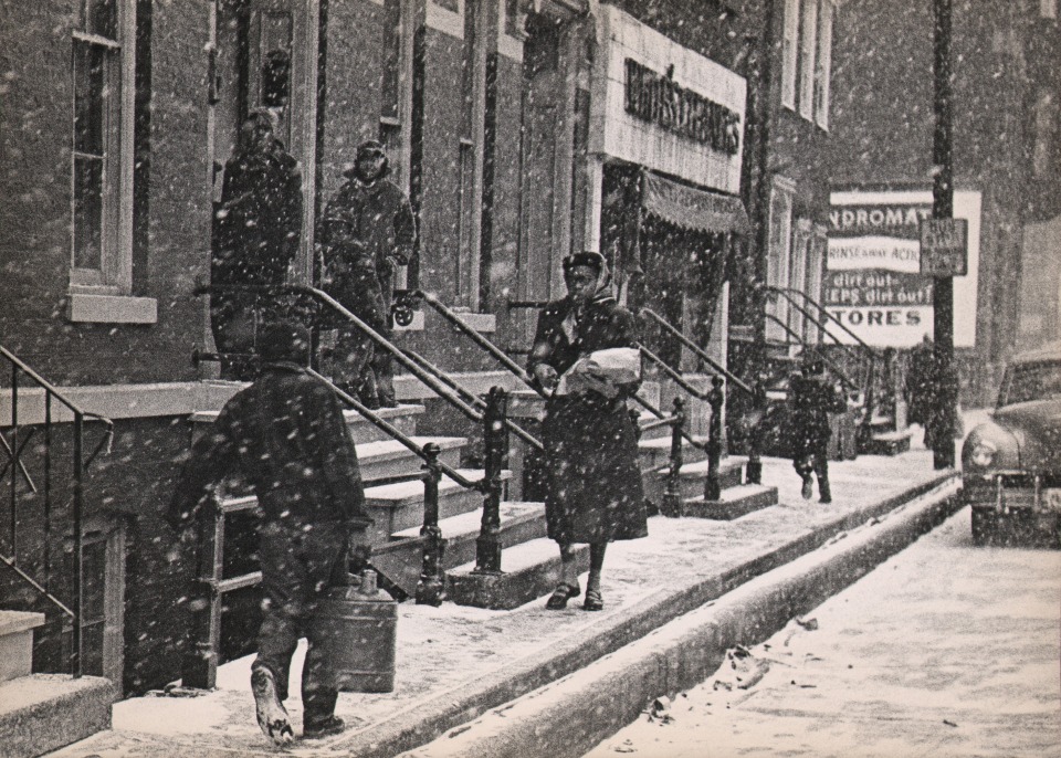 Marvin E. Newman, Chicago, 1949. Figures walk along a snowy sidewalk; two boys stand on an apartment stoop.