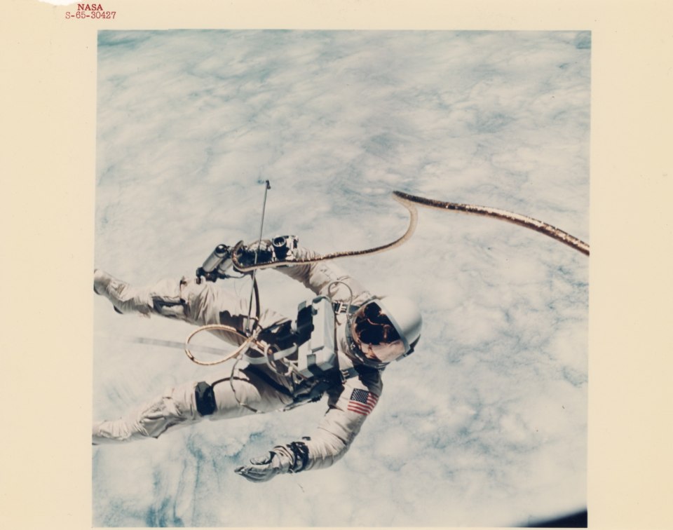 JAMES MCDIVITT (AMERICAN, 1929-2022) - THE FIRST UNITED STATES SPACE WALK &ndash; GEMINI 4