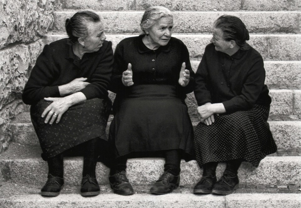 Nino Migliori, The Hands Speak, 1956. Three women sitting on stairs chatting.