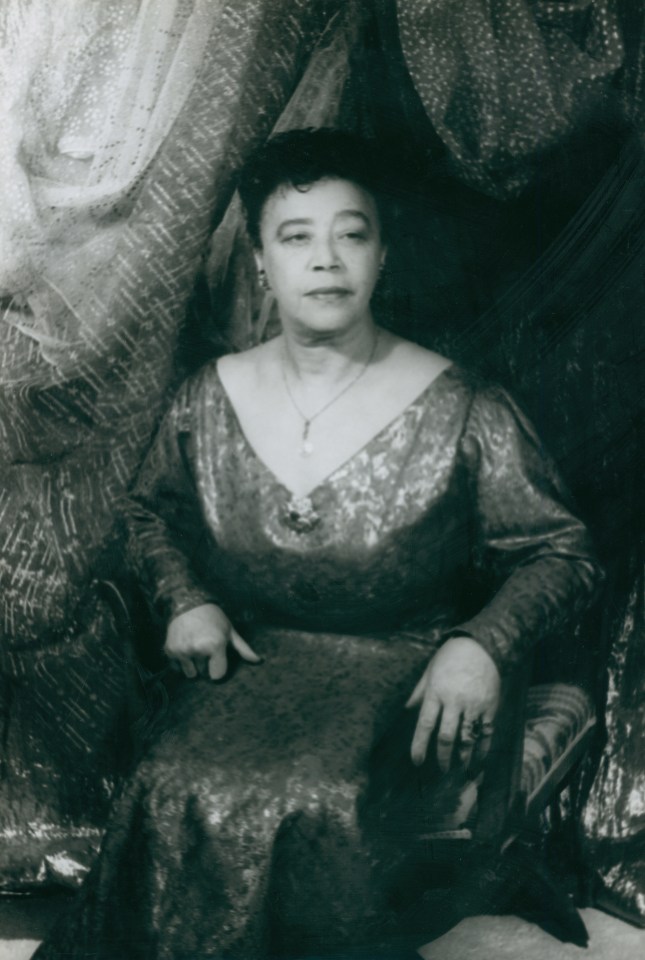 04. Carl Van Vechten, Mabel Mercer, 1963. Seated portrait with eyes cast toward the right of the frame.